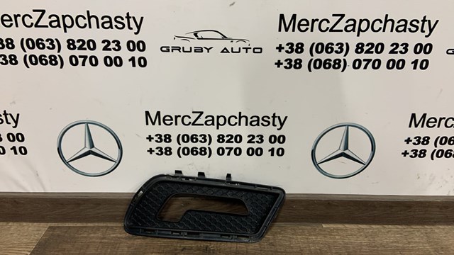 Заглушка/ решітка протитуманних фар бампера переднього, права A2128851053 Mercedes