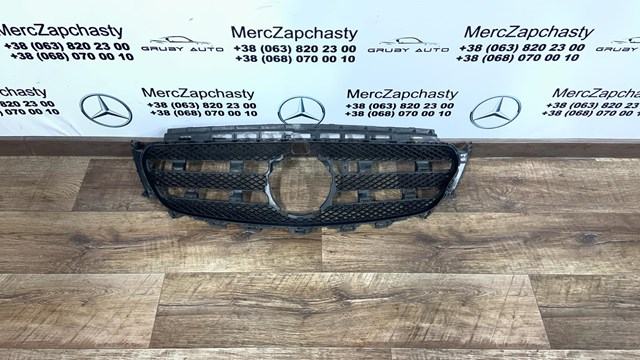 Решітка радіатора A2138880223 Mercedes