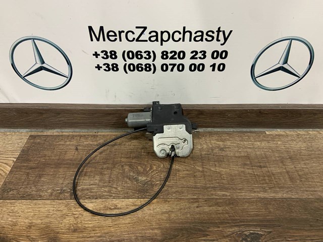 Замок кришки багажника/задньої  3/5-ї двері, задній A2217500085 Mercedes