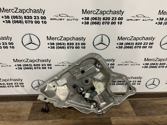 Двигун стеклопод'емника двері задньої, лівої A2218202942 Mercedes