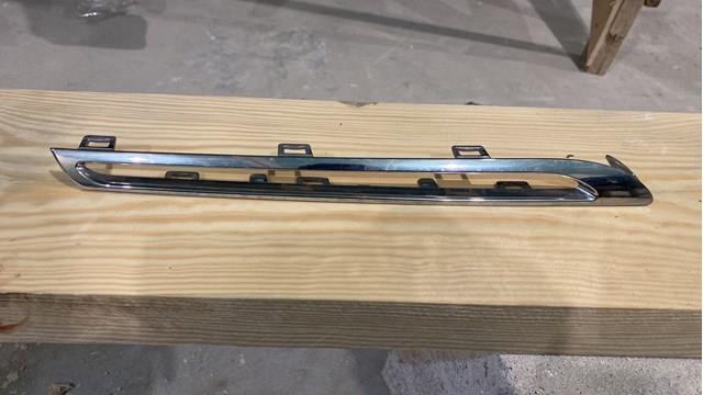 A2538880485 Mercedes хром на решетку