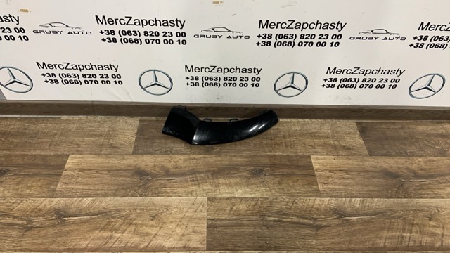 MERCEDES 2928850400 Накладка бампера переднего правая в наличии Житомир