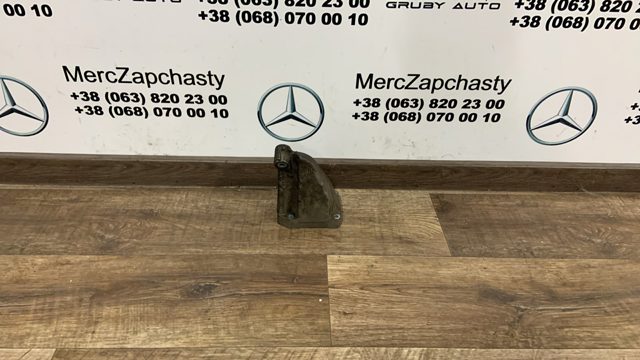 Кронштейн подушки (опоры) двигателя, правой A6132230504 MERCEDES