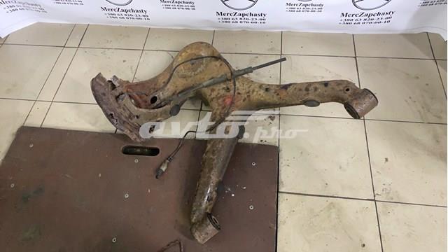 Кулак поворотный правый A6393503105 MERCEDES
