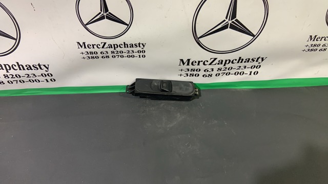 Кнопочный блок управления стеклоподъемником передний правый A6395450613 MERCEDES