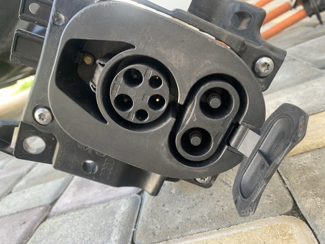 VAG 4KL971093R Порт зарядки в наличии Днепр