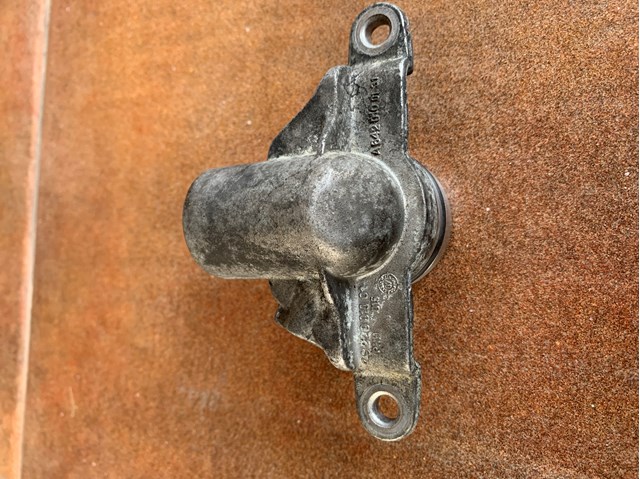 Фланец маслоотделителя системы вентиляции картера 6420100131 MERCEDES