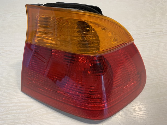 Фара задняя правая внешняя 8364922 BMW
