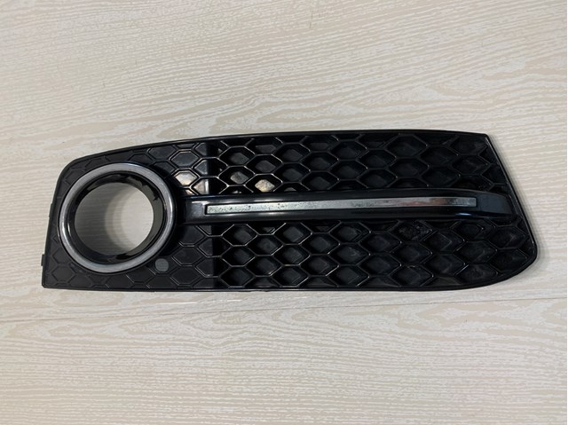 VAG 8KD807682 Решетка радиатора в наличии Киев