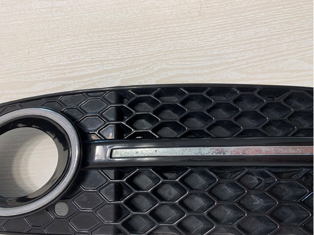 Решетка радиатора 8KD807682 VAG