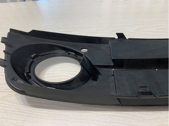 8KD807682 VAG Решетка радиатора купить в Черновцы