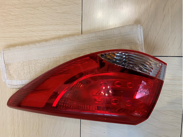 HYUNDAI 924022Y000 Фонарь задний правый внешний в наличии Черновцы