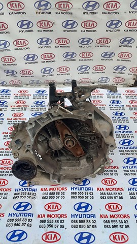 Корпус коробки передач 02T301103AB VAG