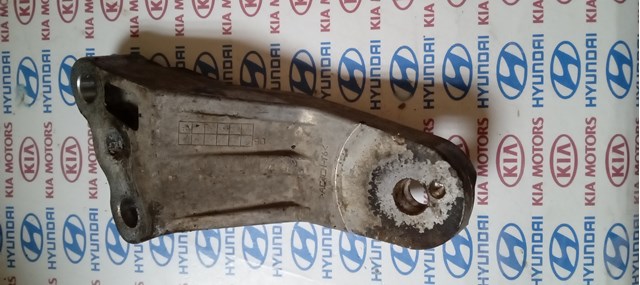 Кронштейн подушки (опоры) двигателя, правой 218152H200 HYUNDAI