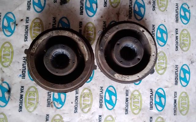 Подушка радиаотра нижняя 253362F650 HYUNDAI