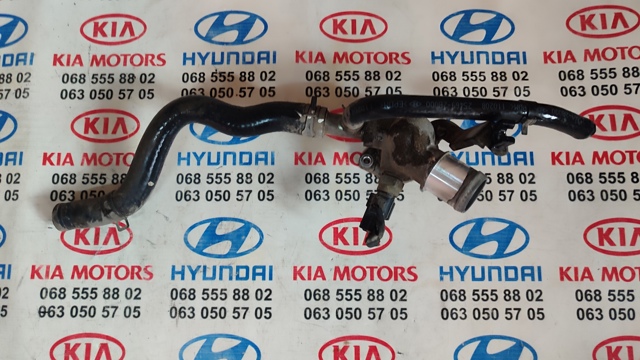 Корпус термостата в сборе 256002B003 HYUNDAI