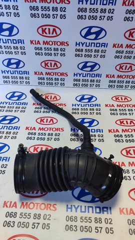Патрубок воздушный выход воздушного фильтра 281403X300 HYUNDAI