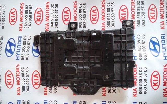 Поддон АКБ 371502P100 HYUNDAI