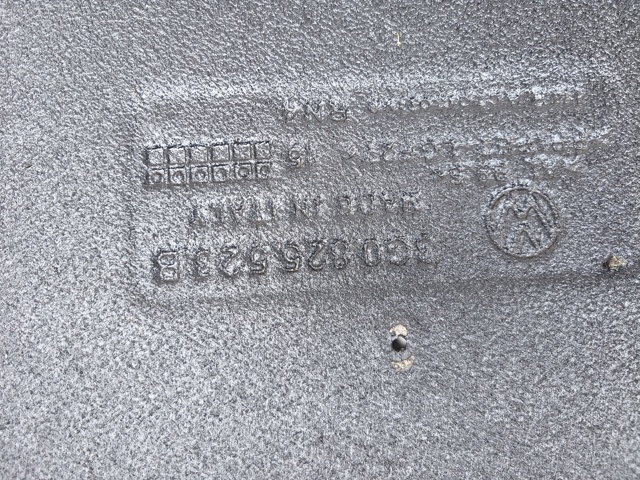 VAG 3G0825523B Защита днища задняя в наличии Николаев