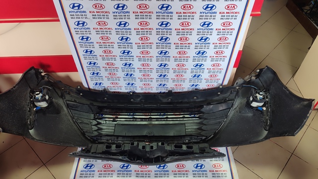 Передний бампер 521190U931 TOYOTA