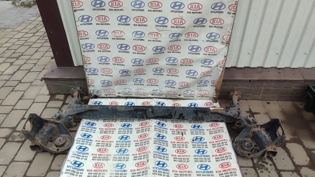 Поперечка задней подвески 551002K101 HYUNDAI