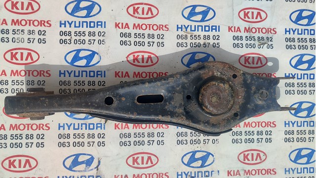 Балансир задний нижний, левый 552102P100 HYUNDAI