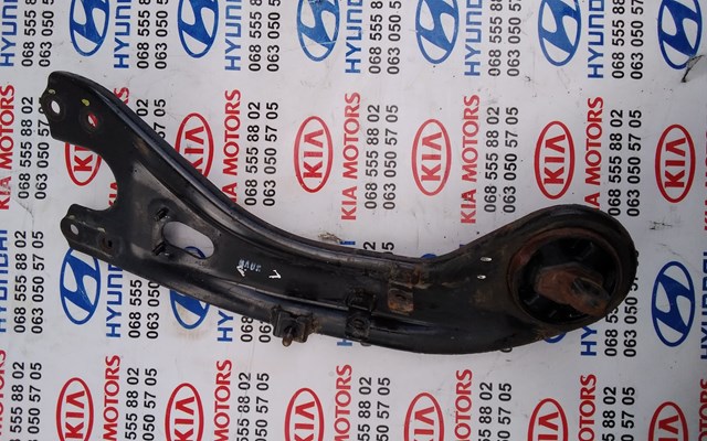 Рычаг/тяга задней подвески продольный нижний, левый 552703W000 HYUNDAI