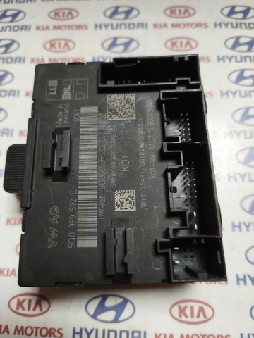 Блок комфорта передней двери 5Q0959592E VAG