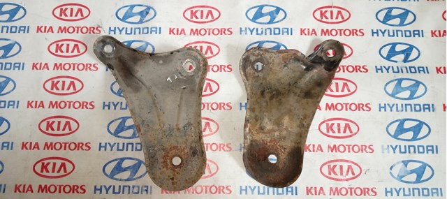 Кронштейн передней балки 624772E000 HYUNDAI