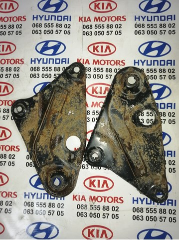 Кронштейн передней балки 624772F000 HYUNDAI