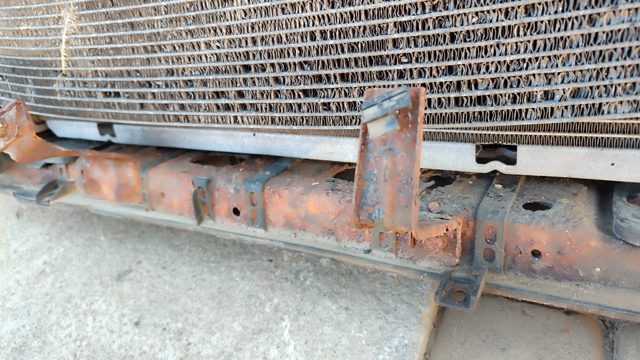 HYUNDAI 641012W000 Рамка радиатора в наличии Ровно