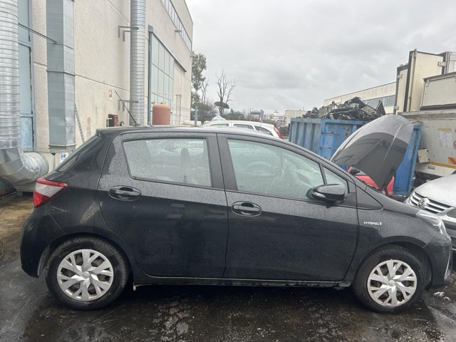 681200D191 Стекло двери передней левой купить Ирпень
