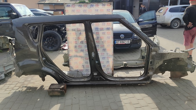 Порог внешний правый 713222KD10 HYUNDAI