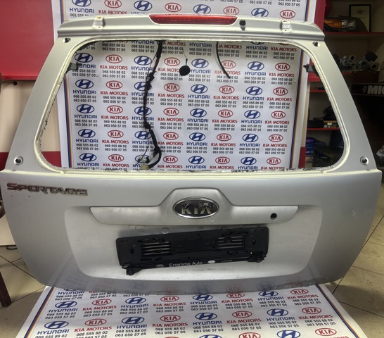 Дверь задняя багажная 737001F070 HYUNDAI