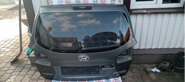 Дверь задняя багажная 737002B030 HYUNDAI