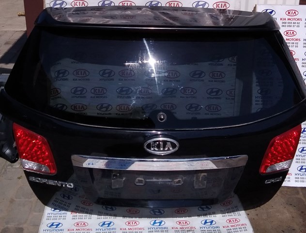 Дверь задняя багажная 737002P040 HYUNDAI