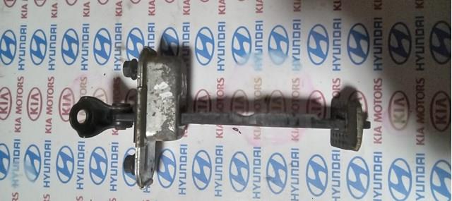 Ограничитель открывания двери, передний правый 793903S000 HYUNDAI