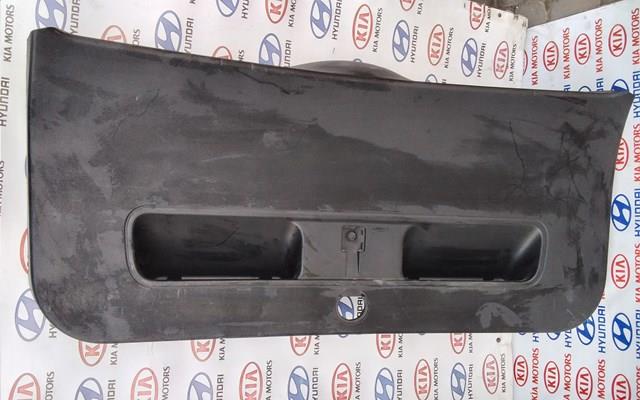 Обивка двери задка кузова 817501H510EQ HYUNDAI