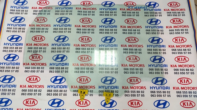Стекло заднее правое 82300JD000 NISSAN