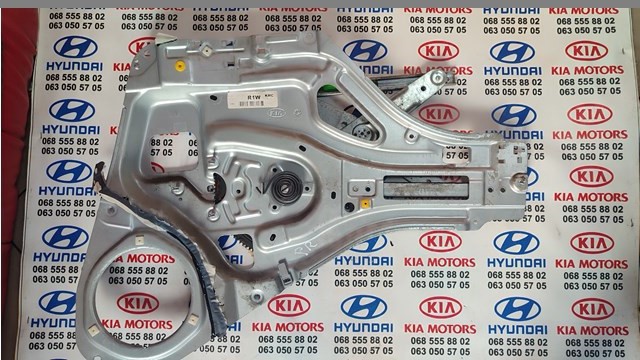 Механизм стеклоподъемника двери передней, правой 824021F010 HYUNDAI