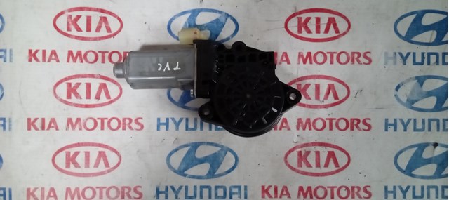 Мотор стеклоподъемника водительской двери 824502E000 HYUNDAI