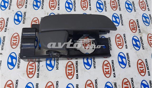 Ручка двери передней внутренняя правая 826201E000 HYUNDAI
