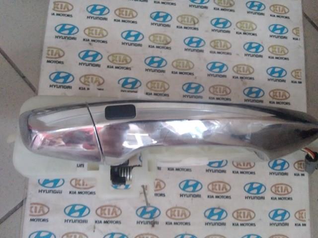 Держатель наружной ручки двери, передней левой 826552W700 HYUNDAI