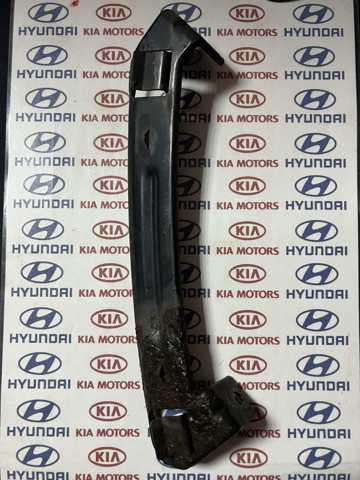 Правое крепление переднего бампера 865562B000 HYUNDAI