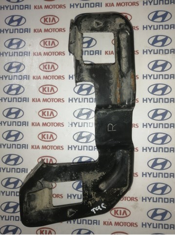 Правое крепление переднего бампера 865822E000 HYUNDAI