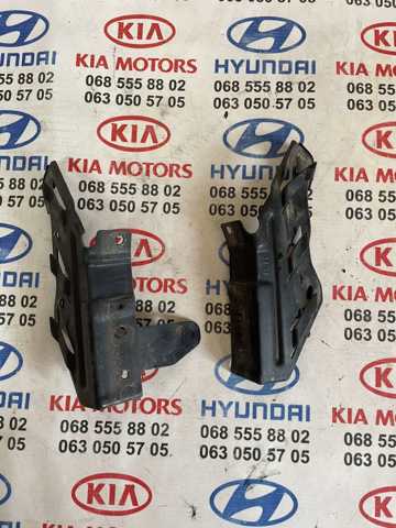 Правое крепление переднего бампера 865822T000 HYUNDAI
