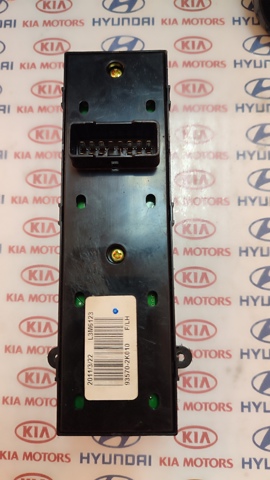 935702K010WK HYUNDAI Кнопочный блок управления стеклоподъемником передний левый купить в Тернополь
