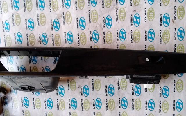 Кнопка стеклоподъемника передняя правая 935751H100EQ HYUNDAI
