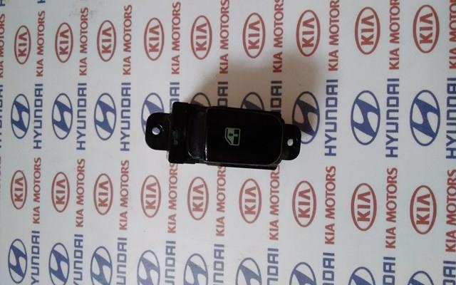 Кнопка подъемника переднего правого стекла 935782D000 HYUNDAI