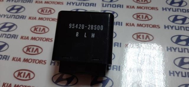 Реле управления стеклоочистителя Hyundai Santa Fe 2